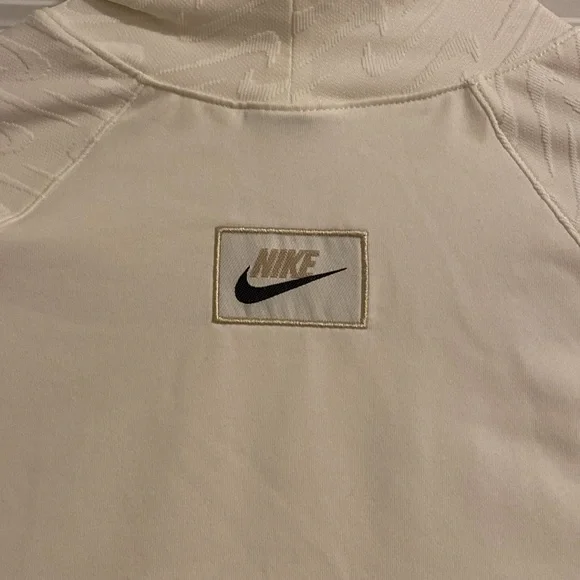 Nike Shirt - Picture 4 of 5